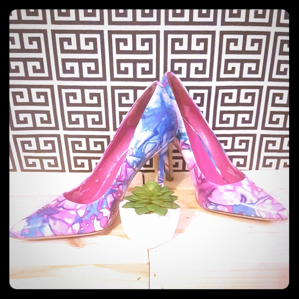 Pointed-Toe Fuchsia Graffiti Art Heels